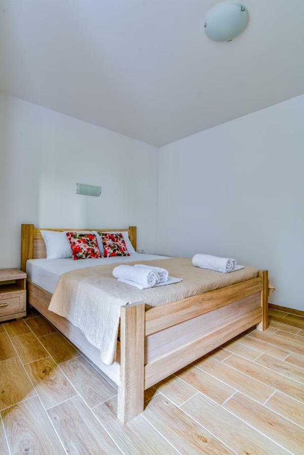 Apartmani Marina Kopitovic Petrovac na moru Exterior foto